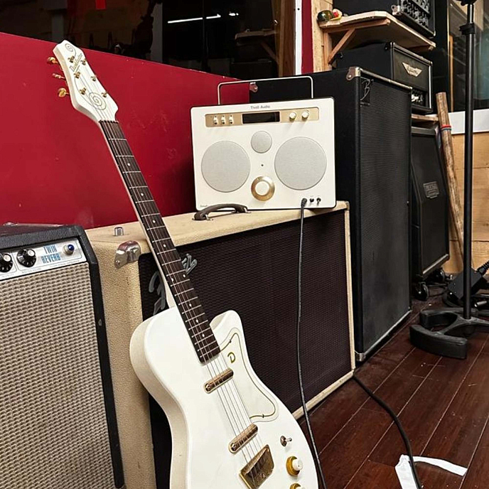 Беспроводная акустика Tivoli SongBook Max Cream Brown - рис.7