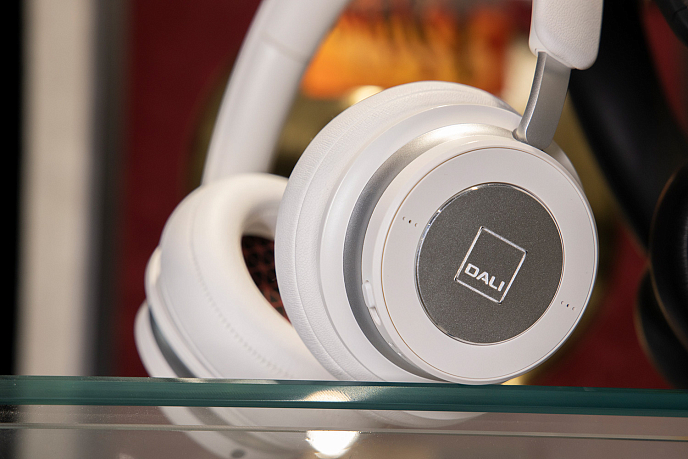 Беспроводные наушники Dali IO-6 Chalk White - рис.1