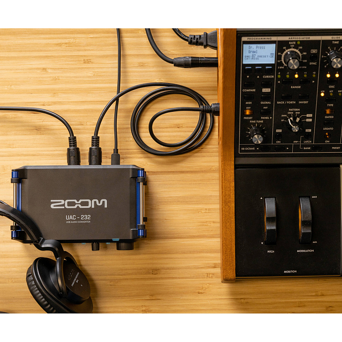 Аудиоинтерфейс Zoom UAC-232 Black Blue - рис.9