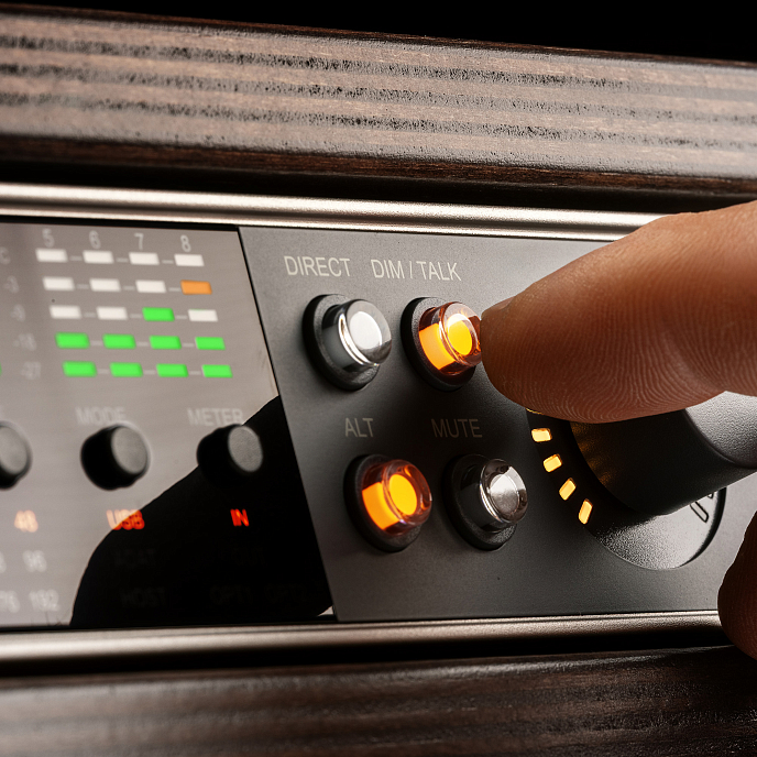 Аудиоинтерфейс Universal Audio Volt 876 Silver - рис.6