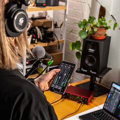 Аудиоинтерфейс Focusrite Scarlett 16i16 4th Gen Red