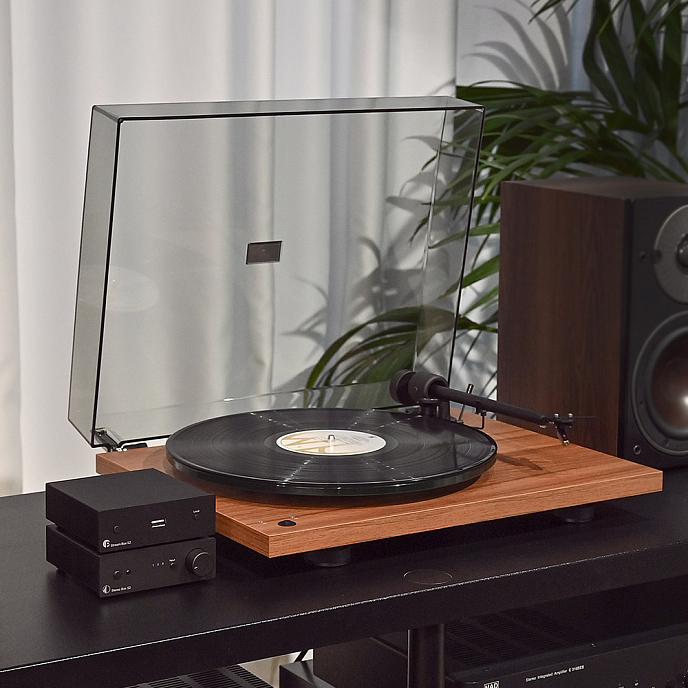 Проигрыватель винила Pro-Ject Stream + Vinyl Walnut Black - рис.1