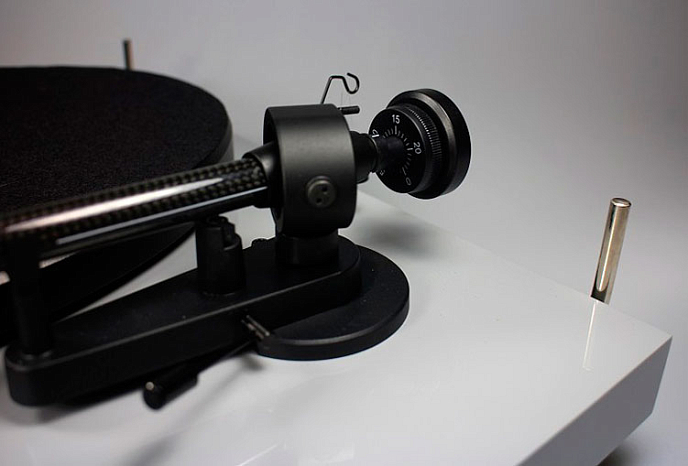 Проигрыватель винила Pro-Ject Debut Carbon Phono USB OM-10 Light Grey - рис.5