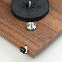 Проигрыватель винила Pro-Ject Debut E Carbon (2M Red UNI) Wood