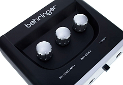 Аудиоинтерфейс BEHRINGER U-PHORIA UM2