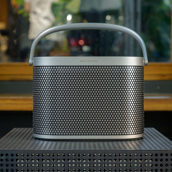 Портативная колонка Bang & Olufsen Beosound A5 Spaced Aluminium - рис.11