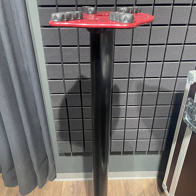 Стойки под акустику Ultimate Support MS-90-45R red/black стойки (пара) для студийных мониторов с кабель-каналами и демпфирующими подкладками_УЦ0 - рис.1