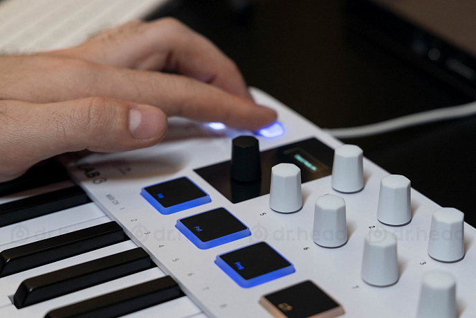 MIDI-клавиатура Arturia MiniLAB 3 midi-клавиатура и пэд-контроллер (SN 7030400831425010)_Уценка - рис.6
