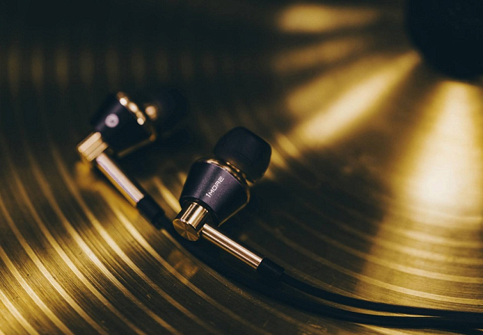 Наушники 1MORE E1001-L Triple Driver Lighting In-Ear Gold - рис.4