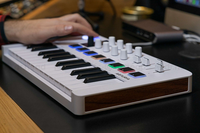 MIDI-клавиатура Arturia MiniLAB 3 midi-клавиатура и пэд-контроллер (SN 7030400831425010)_Уценка - рис.7