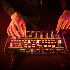 Синтезатор Arturia DrumBrute Impact