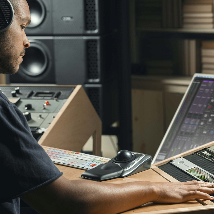 Аудиоинтерфейс Universal Audio Apollo x16D Essentials+ Edition Silver - рис.7