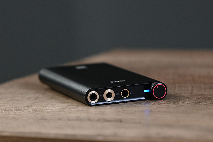 Усилитель для наушников с ЦАП FiiO Q3 Black - рис.1