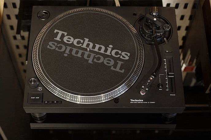 Проигрыватель винила Technics SL-1210MK7EE Black - рис.1