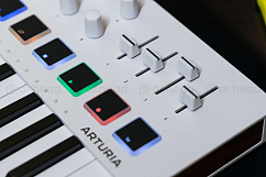 MIDI-клавиатура Arturia MiniLAB 3 midi-клавиатура и пэд-контроллер (SN 7030400831425010)_Уценка