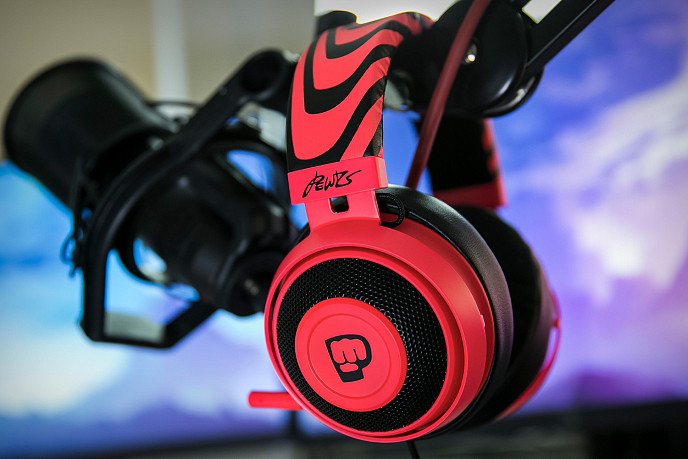 Игровая гарнитура Razer Kraken Pro V2 Oval PewDiePie - рис.7