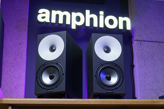 Студийный монитор Amphion One15 Black - рис.25