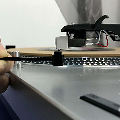 Щетка для чистки игл Alive Audio Stylus Brush