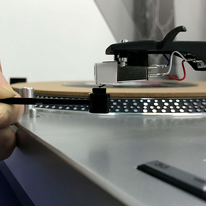 Щетка для чистки игл Alive Audio Stylus Brush - рис.1