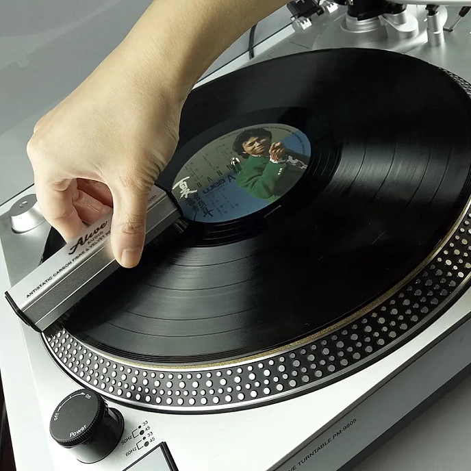 Щетка Alive Audio Antistatic Carbon Fibre & Velvet Brush Silver - рис.3