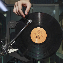 Проигрыватель винила Rega Planar 10 Black