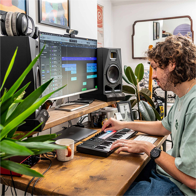 MIDI-клавиатура Novation Launchkey Mini 37 MK4 White - рис.6