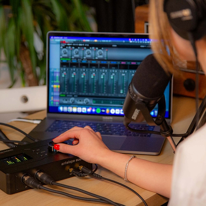 Аудиоинтерфейс Antelope Audio Zen Quadro Synergy Core black внешний аудиоинтерфейс_OpenBox - рис.8