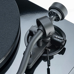 Проигрыватель винила Pro-Ject Debut S Phono High Gloss Black