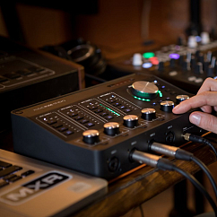 Аудиоинтерфейс Arturia Audiofuse Studio Black