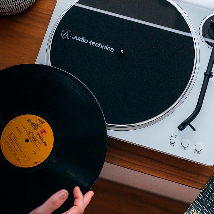 Проигрыватель винила Audio-Technica AT-LP70XBT WS White/Silver - рис.5