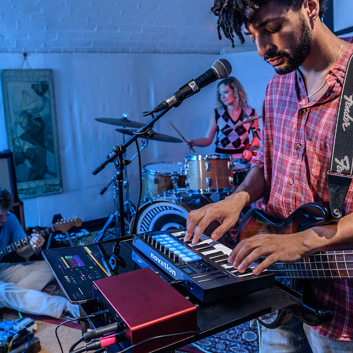 MIDI-клавиатура Novation Launchkey 61 MK4 - рис.8