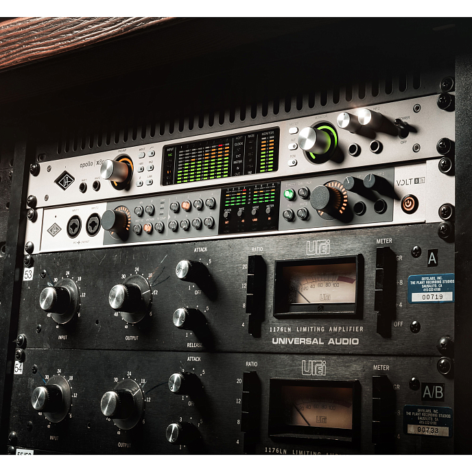 Аудиоинтерфейс Universal Audio Volt 876 Silver - рис.11