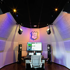 Усилитель мощности Amphion Amp400.8