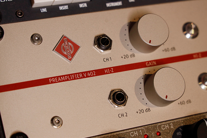 Микрофонный предусилитель Neumann V 402 - рис.1