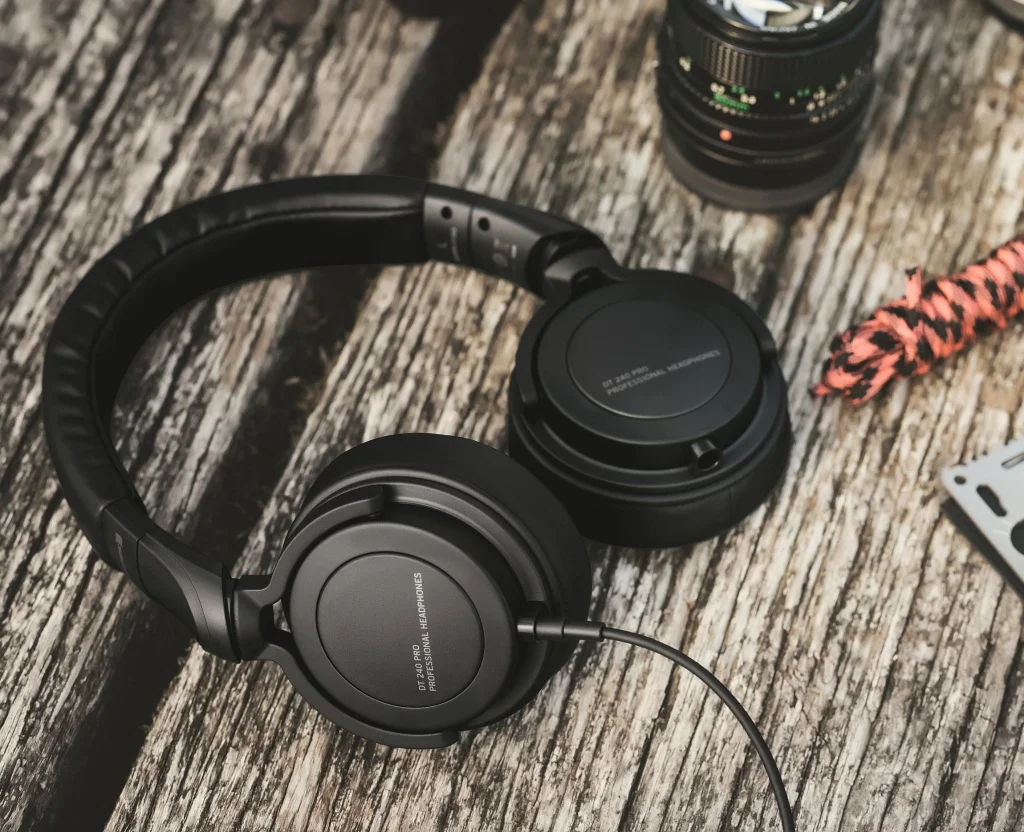 Наушники Beyerdynamic DT 240 PRO купить в Москве, цена 14990 руб. в  интернет-магазине Dr.Head